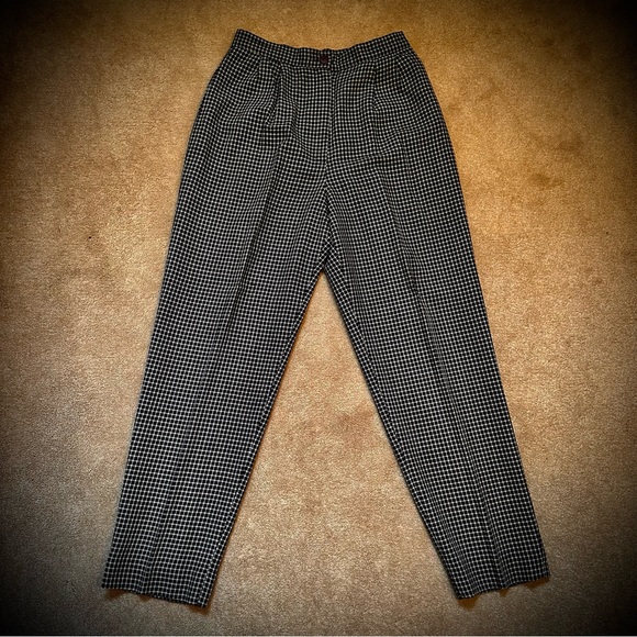 Lauren Taylor Women’s Pants Suit - Picture 3 of 13